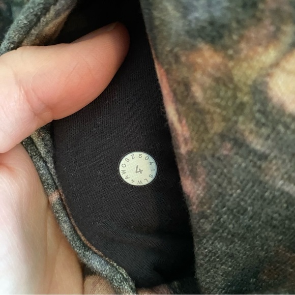 Lululemon Scuba Hoodie Light Cotton Fleece
Frosted Rose Multi - Picture 11 of 14